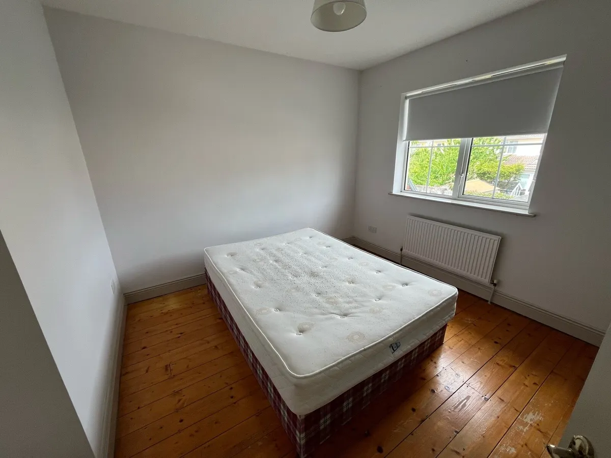 Double bed - Image 1