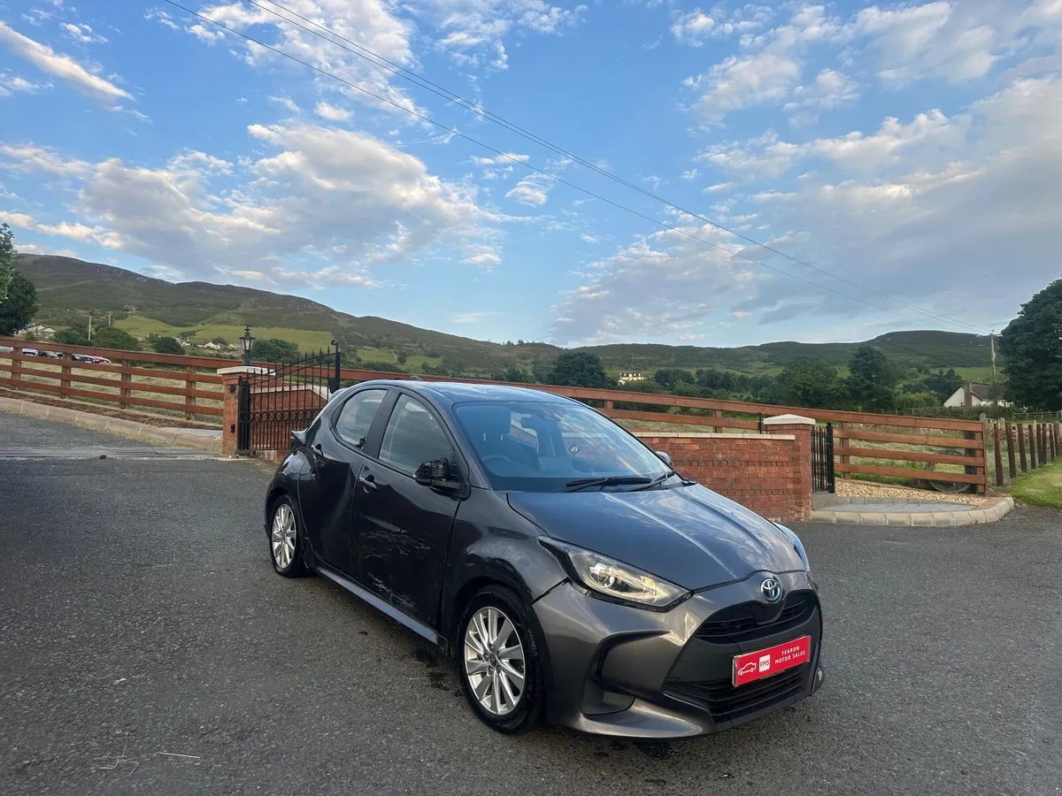 2021 Toyota Yaris Hybrid Damage Repairable - Image 1