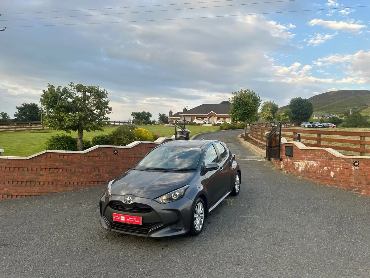 2021 Toyota Yaris Hybrid Damage Repairable - Image 2
