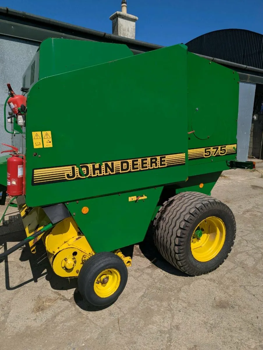 John Deere 575 baler - Image 1
