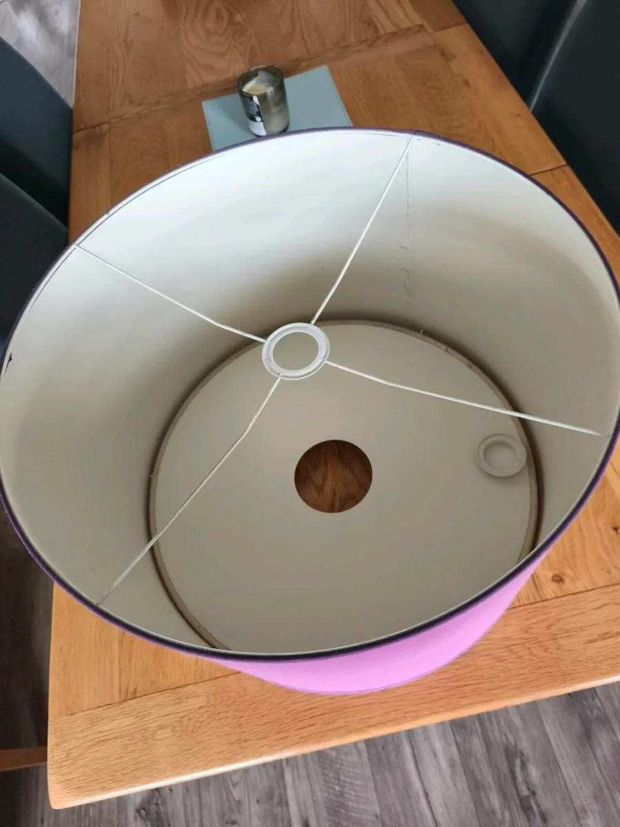 Large lampshade and table lamp - Image 3