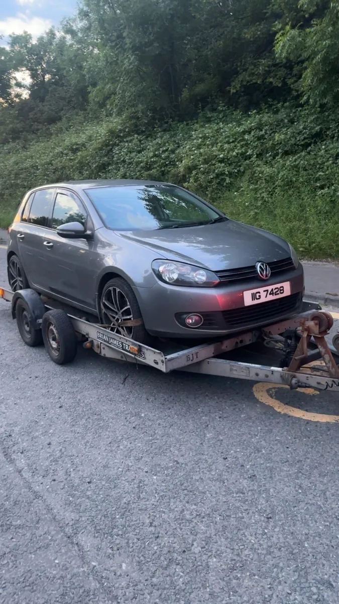 2010 Volkswagen Golf 1.6 tdi for breaking - Image 1
