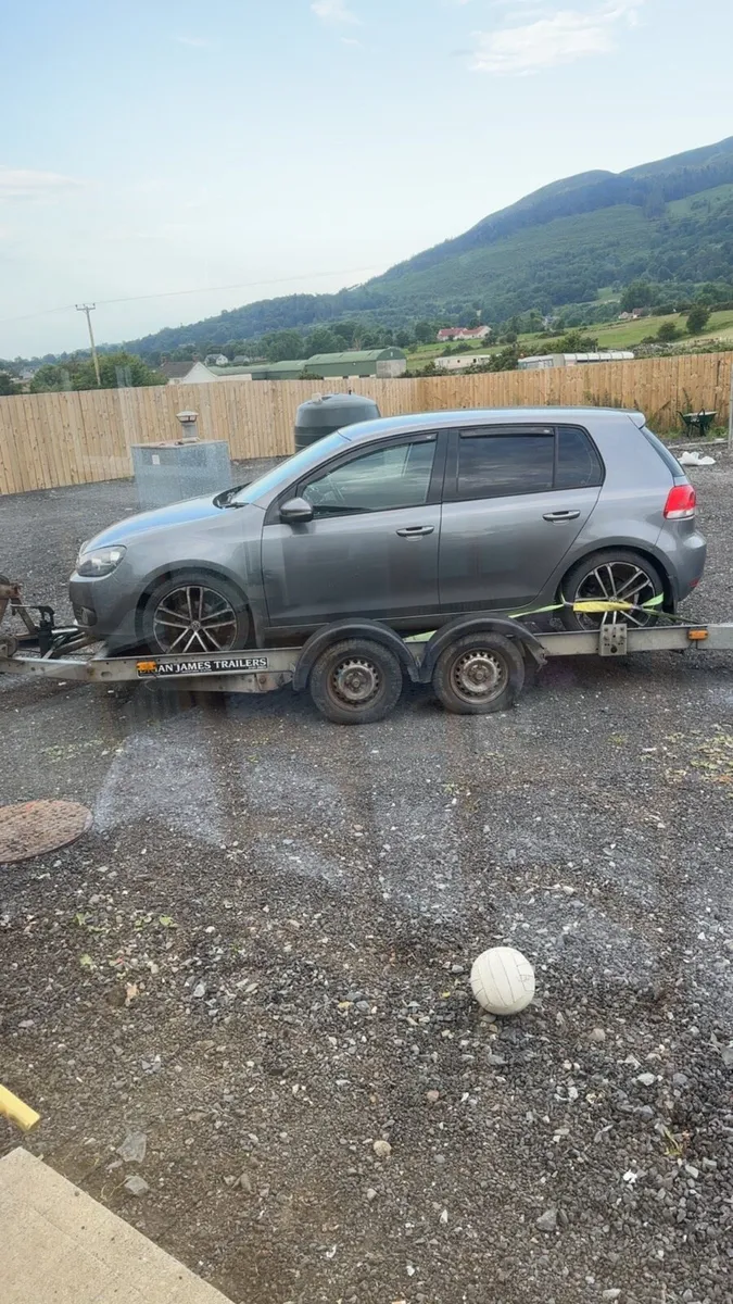 2010 Volkswagen Golf 1.6 tdi for breaking - Image 3