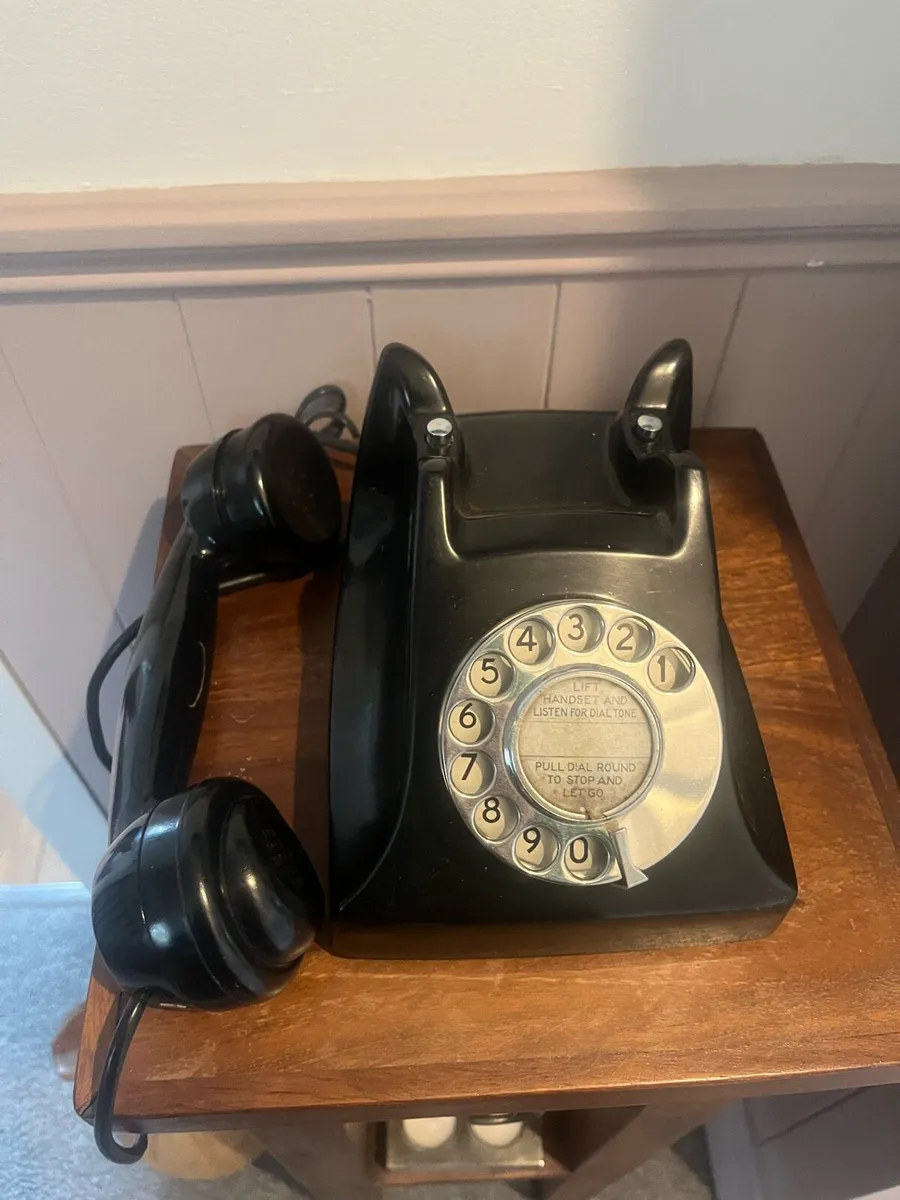 Vintage Bakelite Rotary Dial Telephone - Image 2