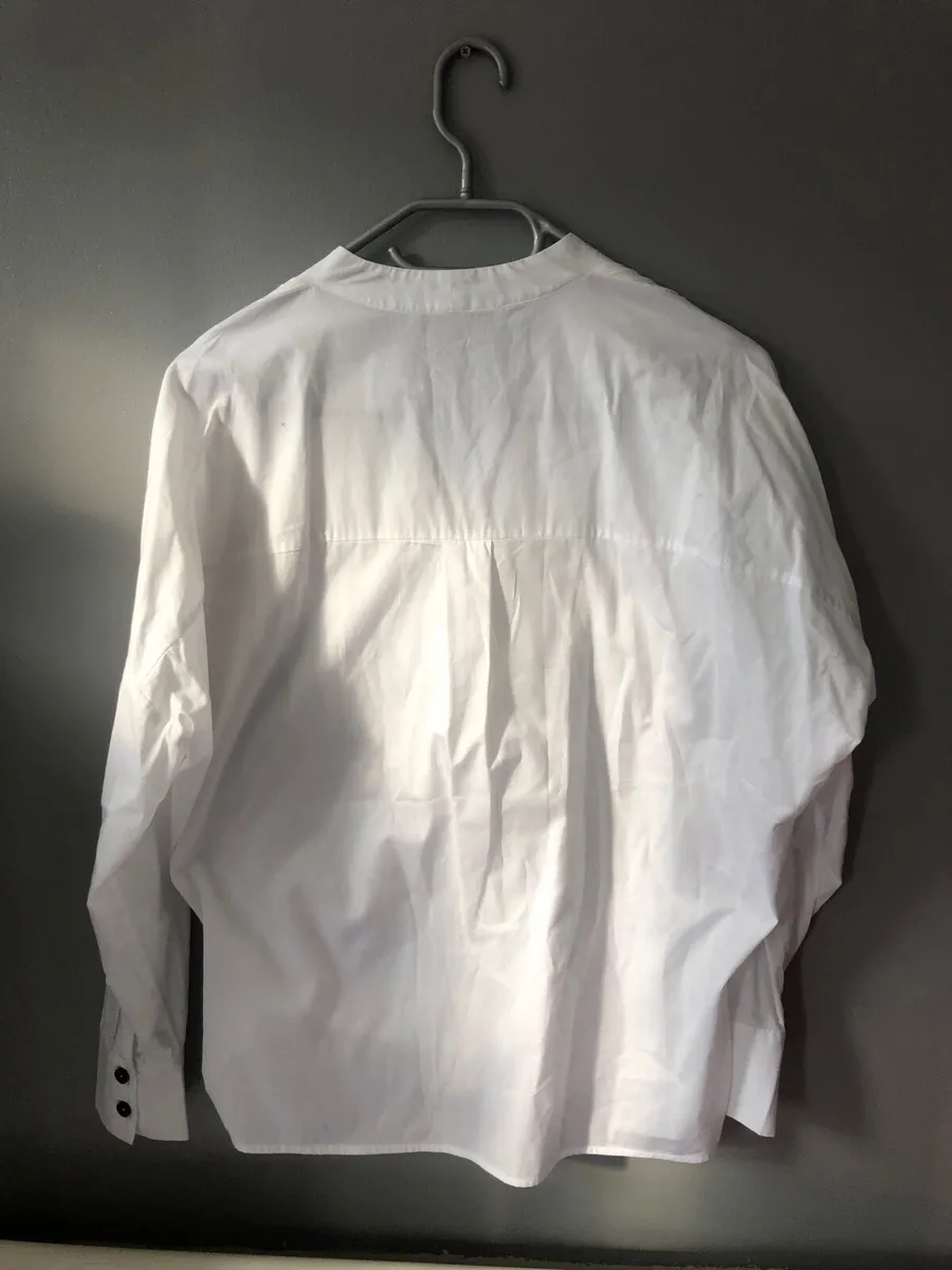 Ladies stunning loose shirt size M €10 - Image 2
