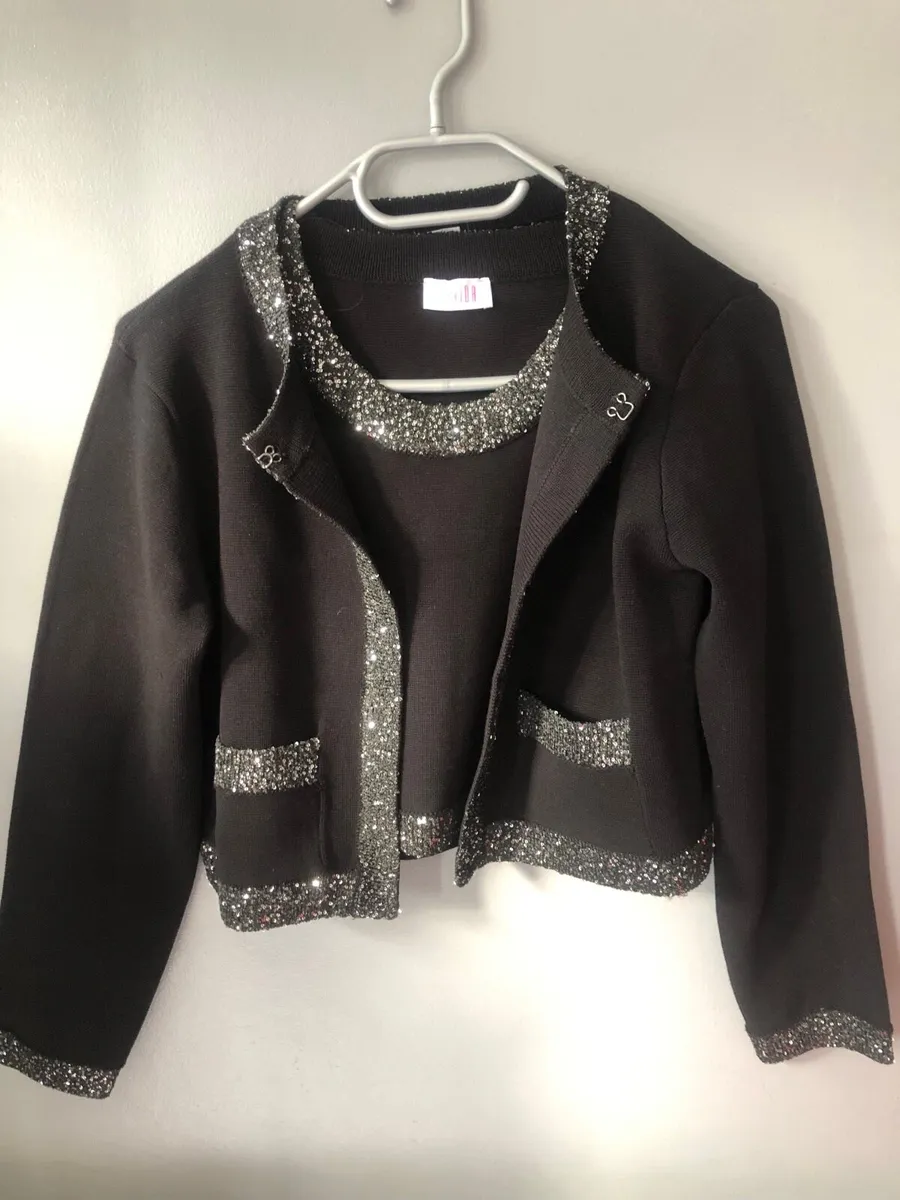 Ladies savida two piece suit €30 - Image 1