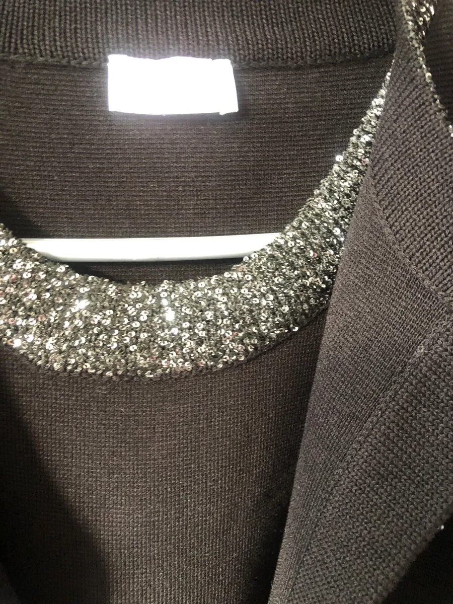 Ladies savida two piece suit €30 - Image 3