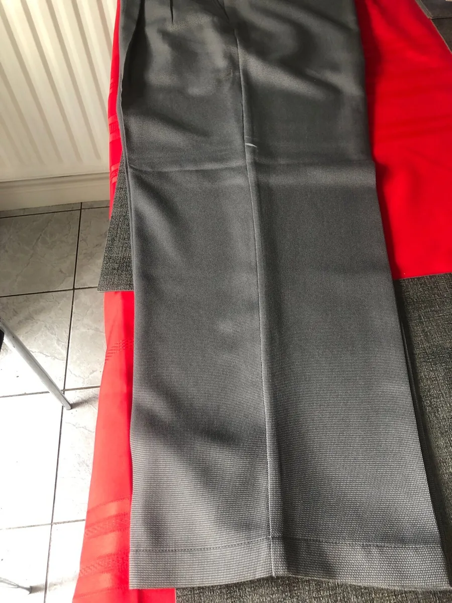 Mens trousers W40”x L 30” €15 - Image 1