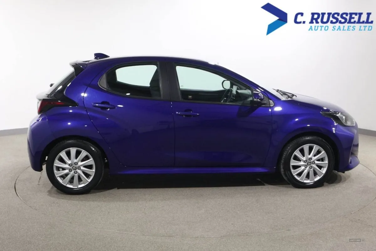 Toyota Yaris Hatchback - Image 4