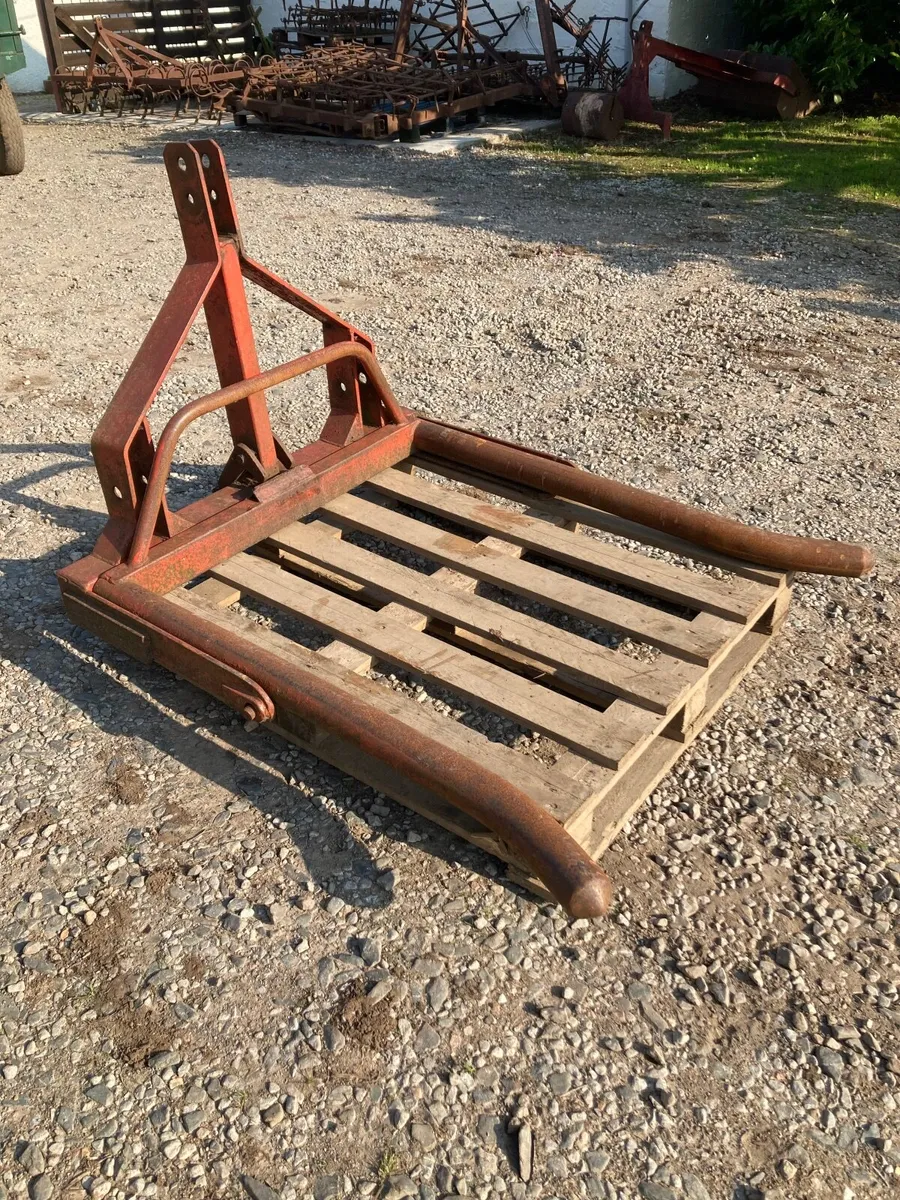 Balelifter. - Image 1