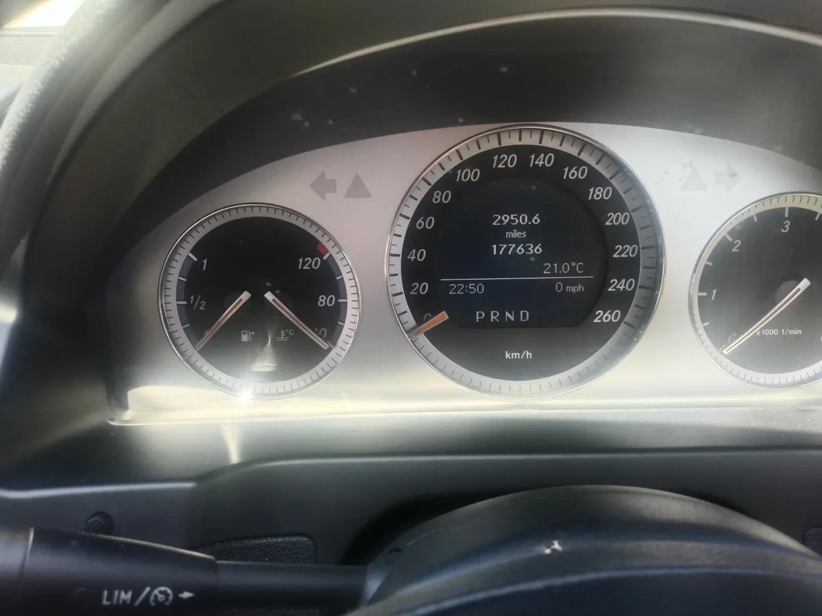 Mercedes-Benz C-Class 2009 - Image 2