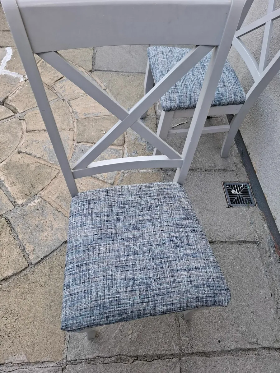 Table & 5 chairs - Image 2