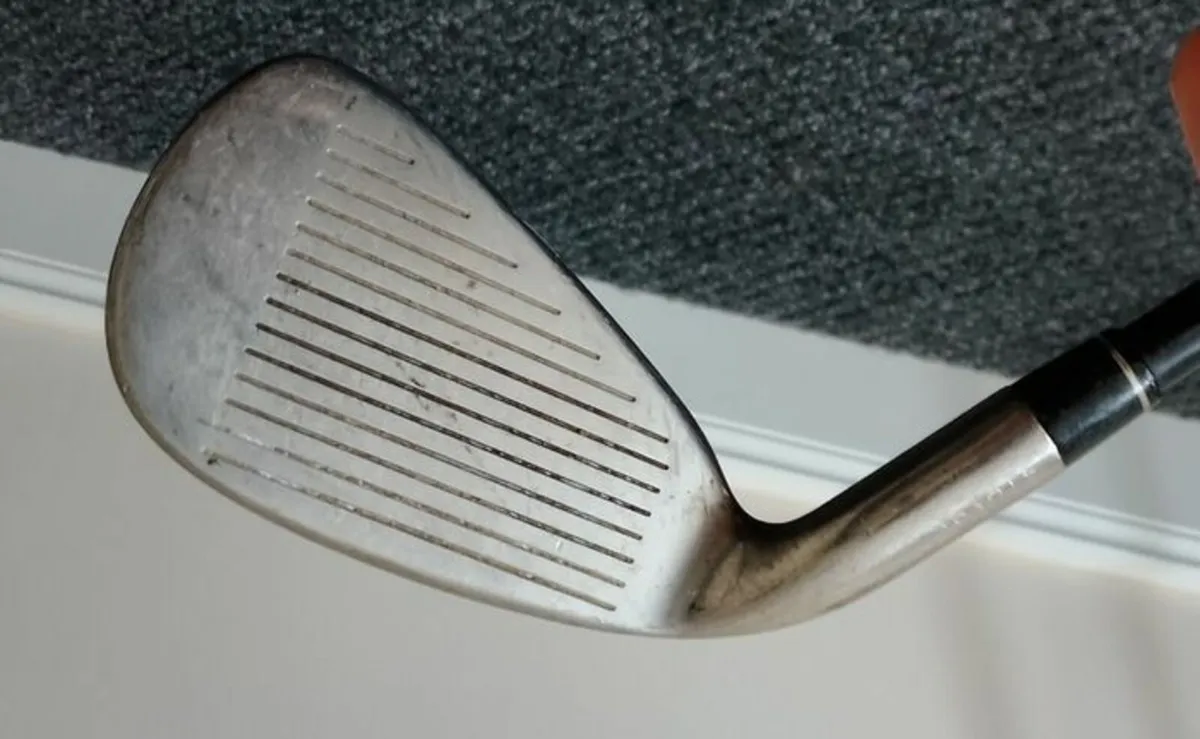 golf club  no.5 iron - Image 2