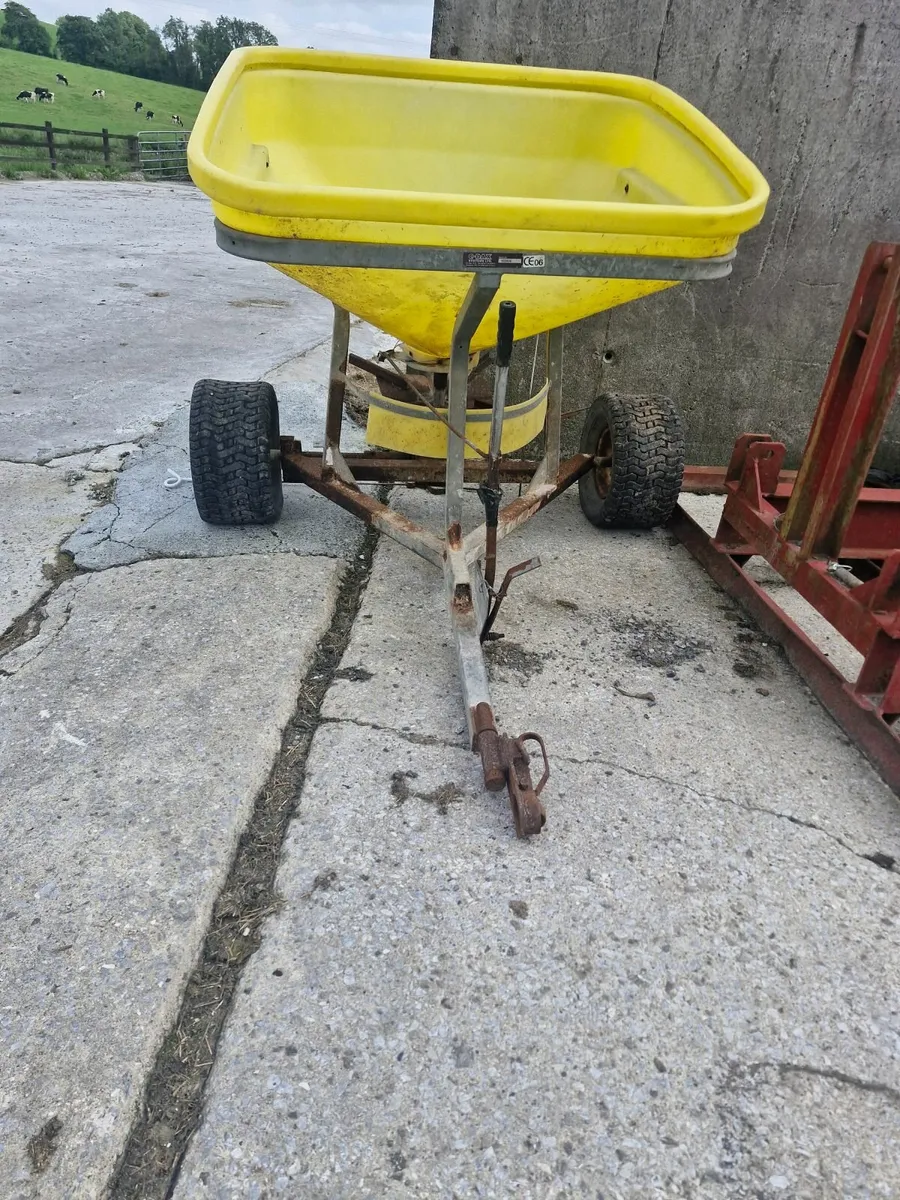 Fertiliser spreader - Image 2