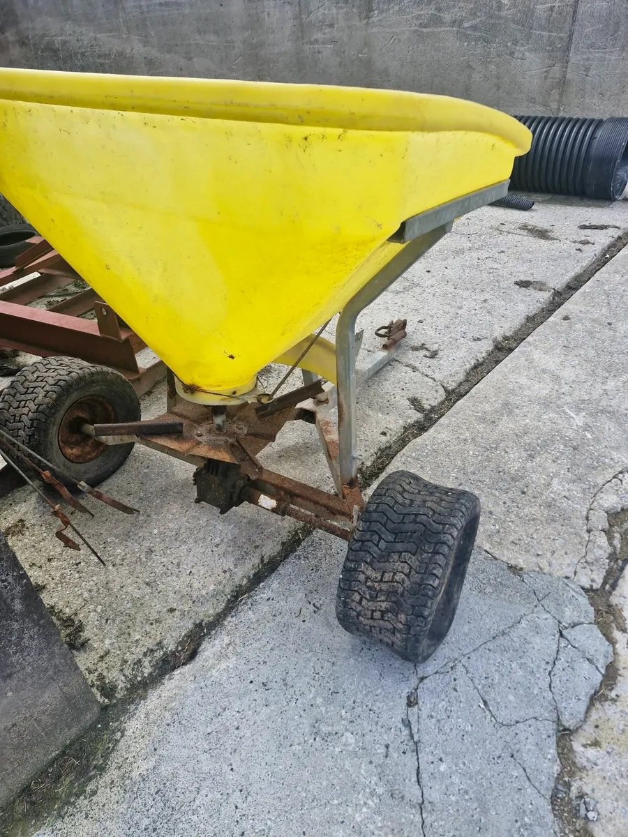 Fertiliser spreader - Image 4