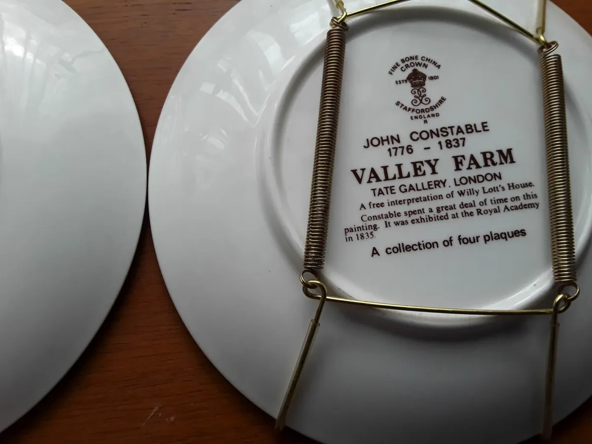 2 vintage collectible wall plates with brackets - Image 3