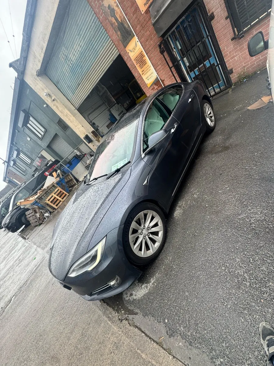 Tesla Model S 75D - Image 1