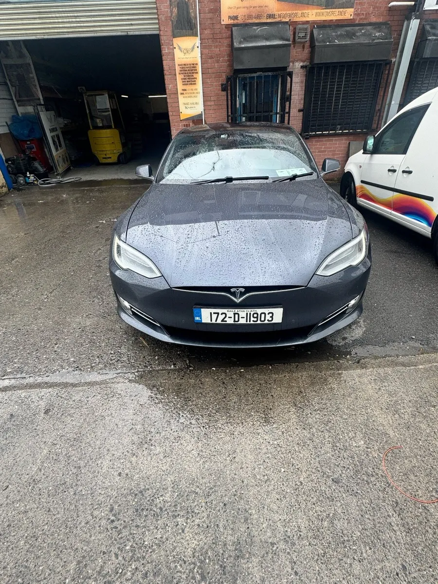 Tesla Model S 75D - Image 2