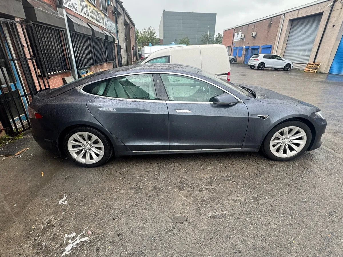 Tesla Model S 75D - Image 3