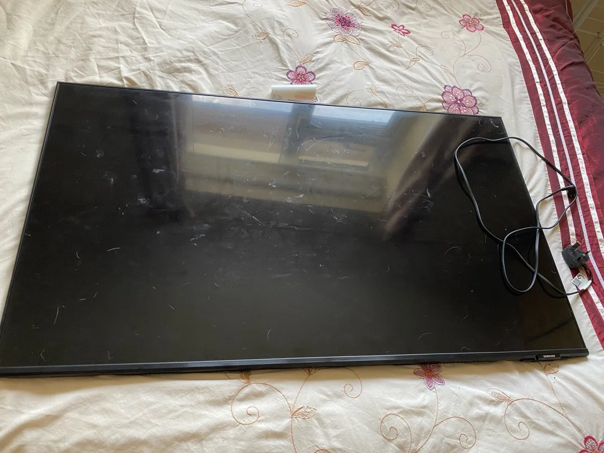 43” Samsung Smart TV 4K OLED - Image 1