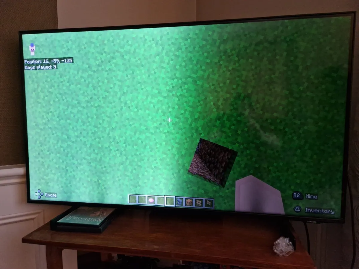 43” Samsung Smart TV 4K OLED - Image 2