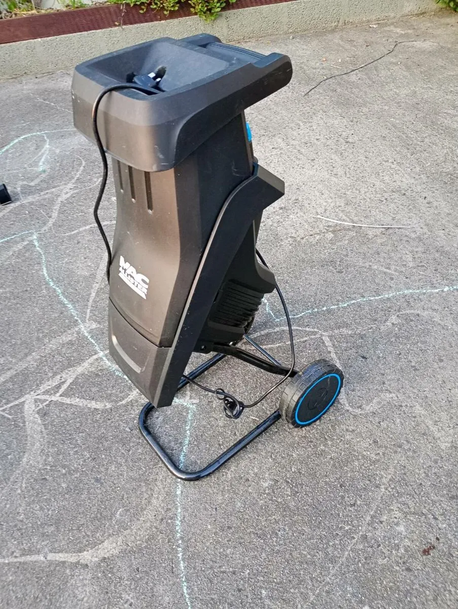 Wood chipper - Image 1