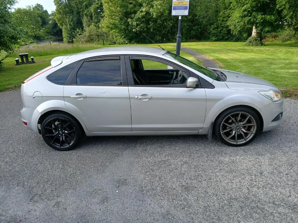 Ford Focus 2009 Zetec, NEW NCT, Alloys, Taxed. - Image 2