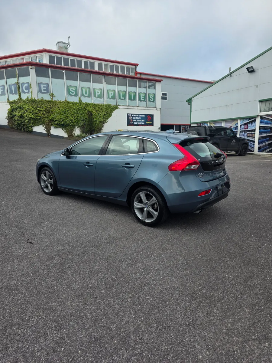 2014/12. Volvo v40 - Image 3