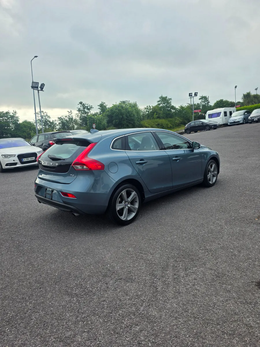 2014/12. Volvo v40 - Image 4
