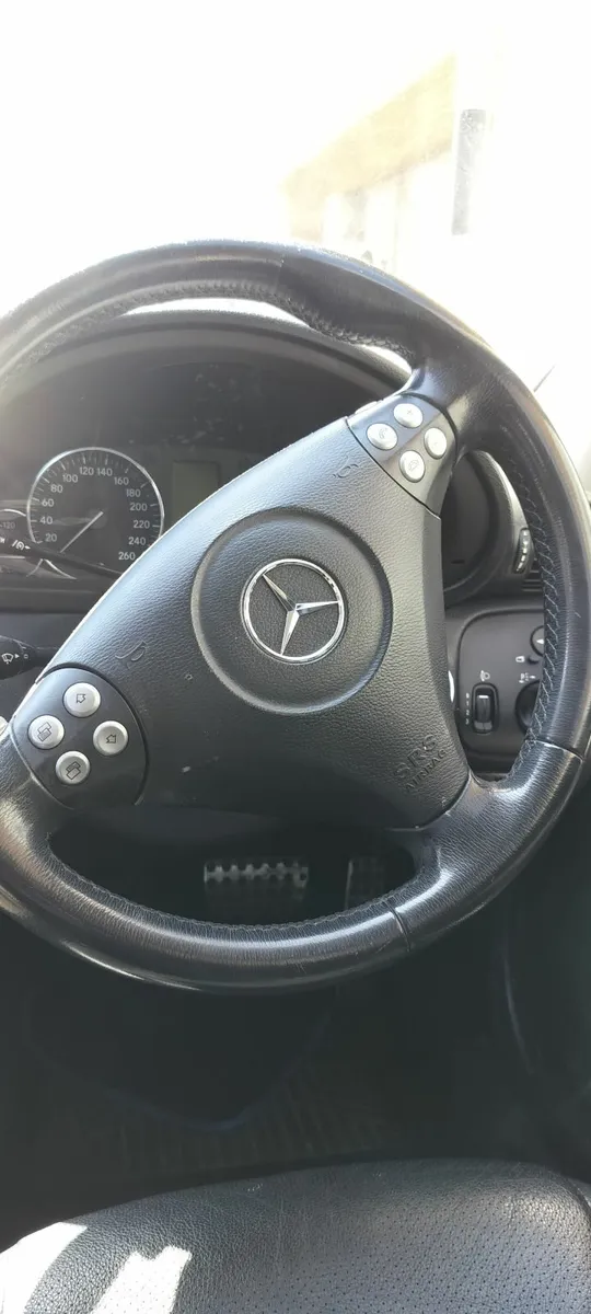 Mercedes-Benz C-Class 2006 - Image 1
