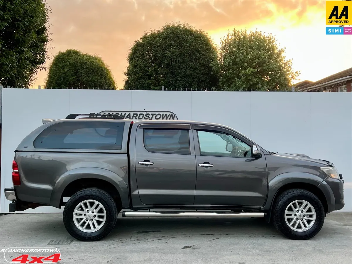 TOYOTA HILUX 4x4 MANUAL GEAR NO VAT - Image 4