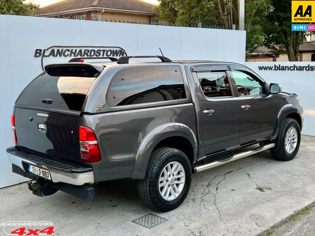 TOYOTA HILUX 4x4 MANUAL GEAR NO VAT - Image 2