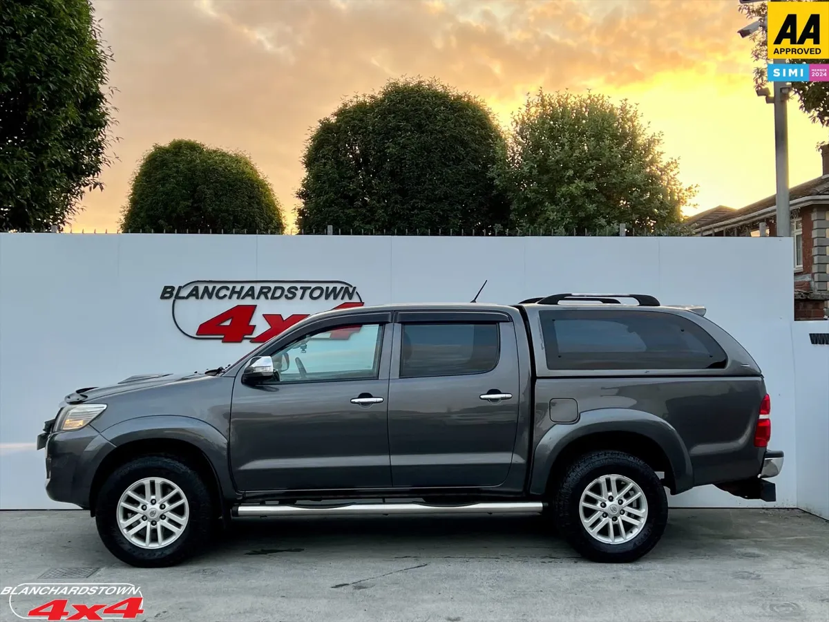 TOYOTA HILUX 4x4 MANUAL GEAR NO VAT - Image 3