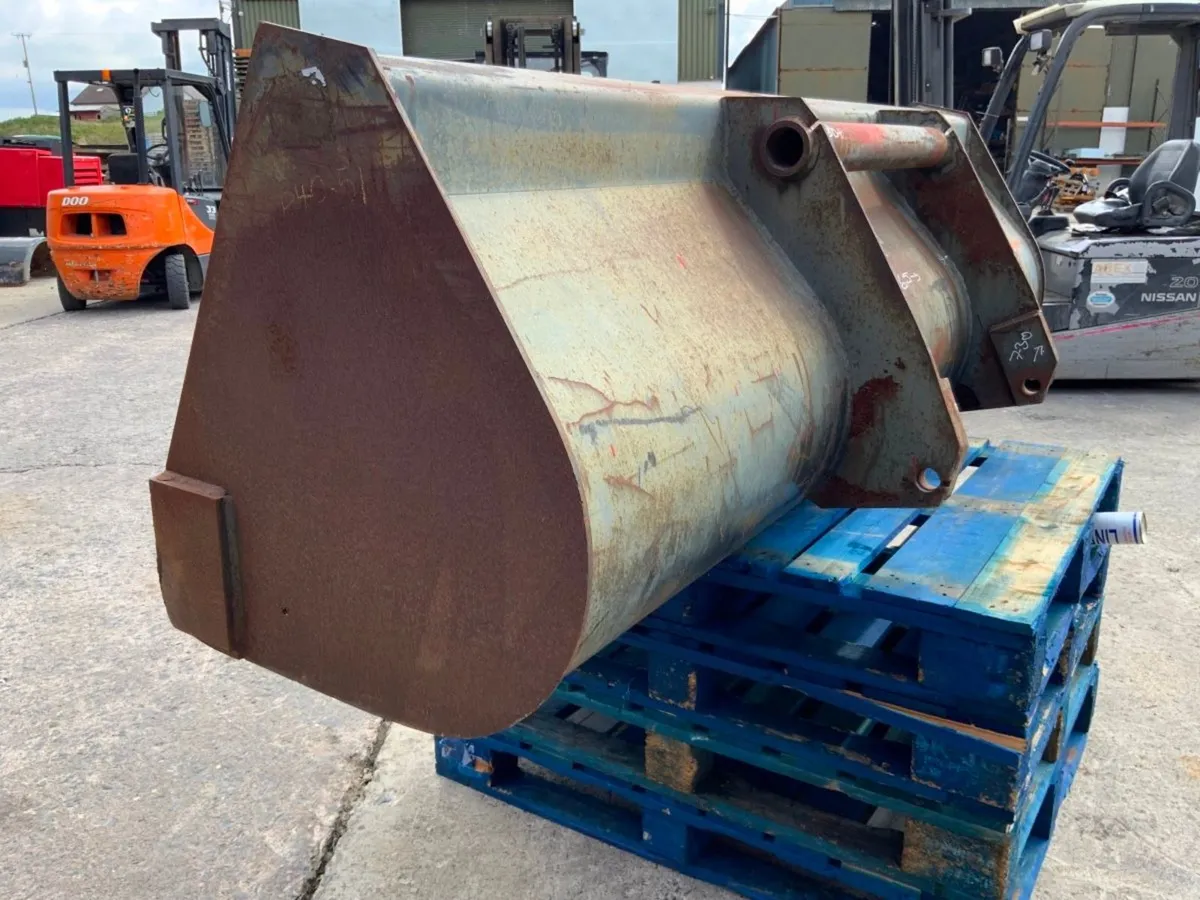 94" BOBCAT FRONT LOADING  BUCKET.......1137t. - Image 4