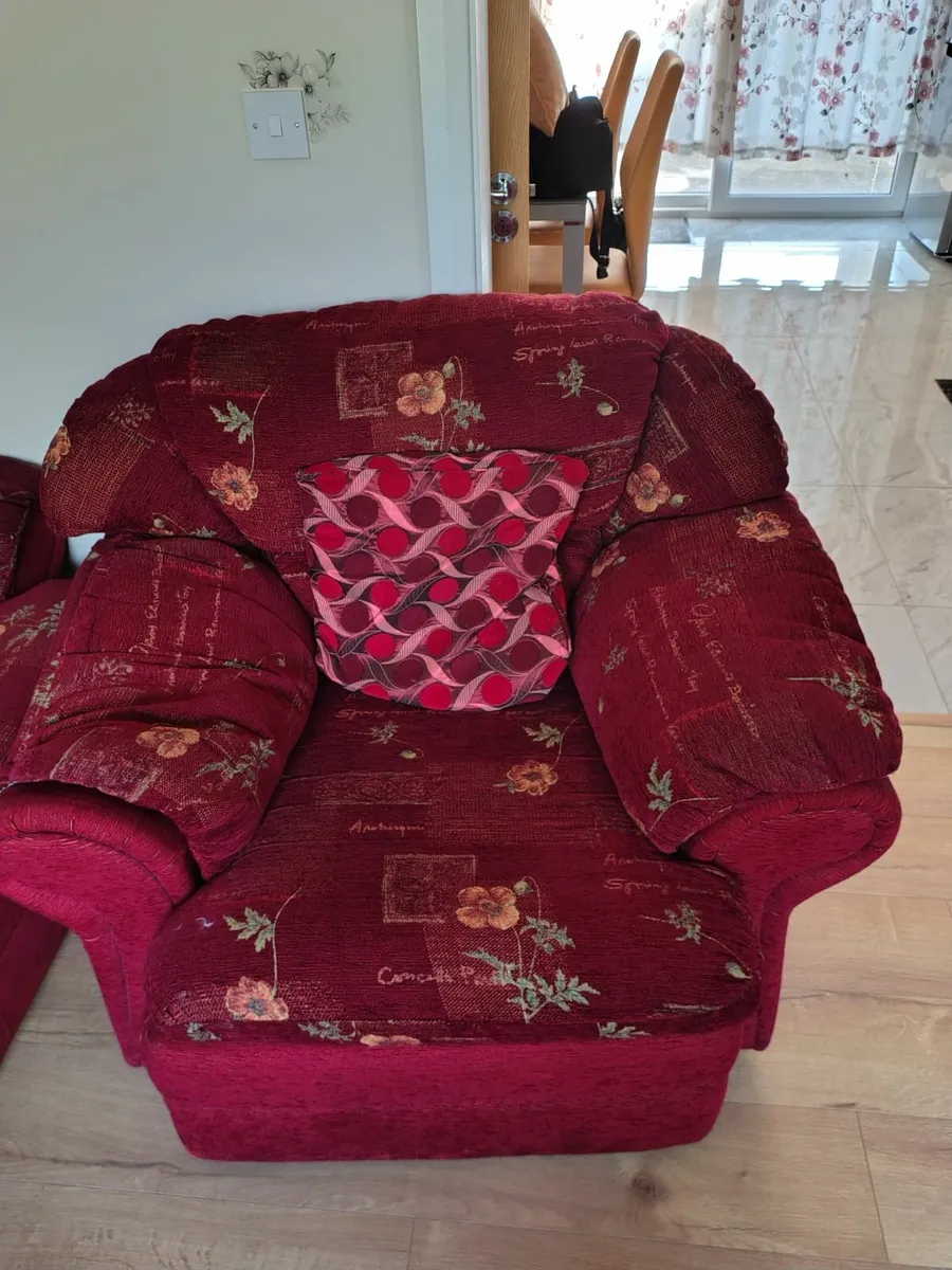 Three piece suite - Image 2