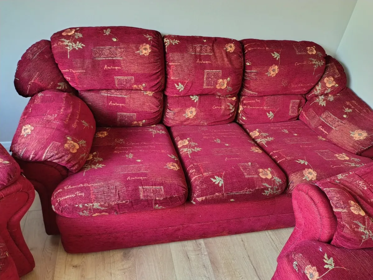 Three piece suite - Image 4