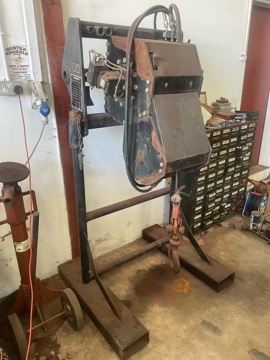 Manitou 5 ton winch - Image 1