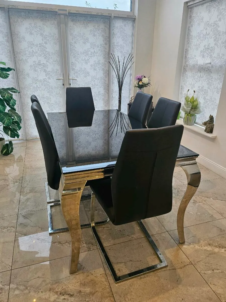 Table and Chairs - Image 2