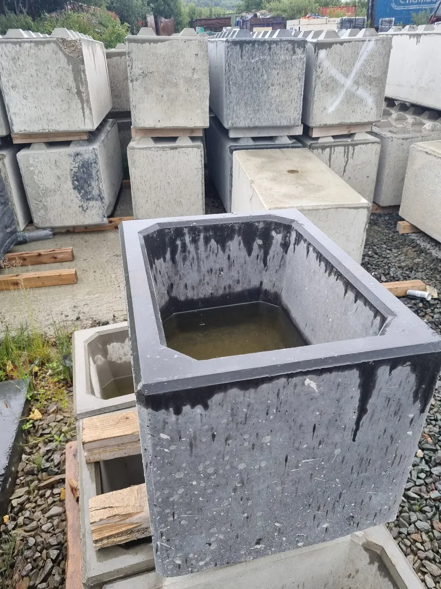 Concrete planters - Image 2
