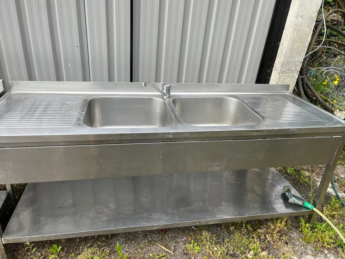 Stainless steel sinks and tables - Image 2