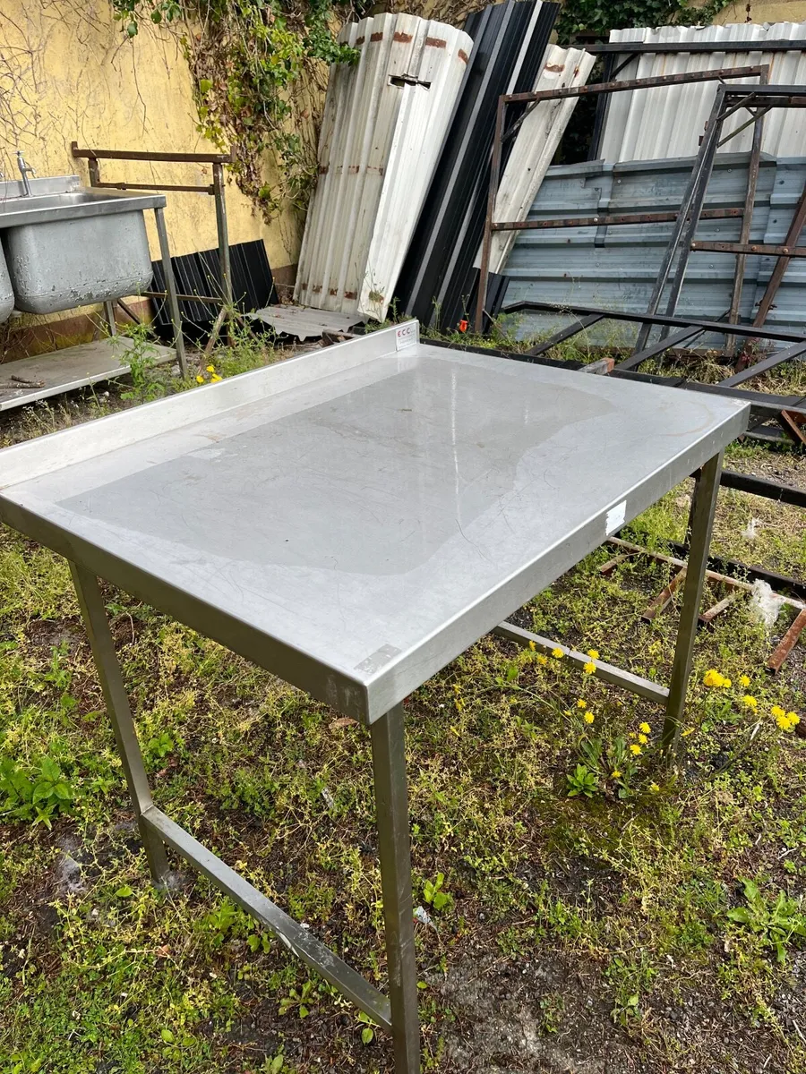 Stainless steel sinks and tables - Image 3