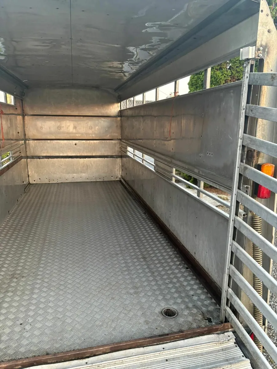 Cattle trailer - Image 1