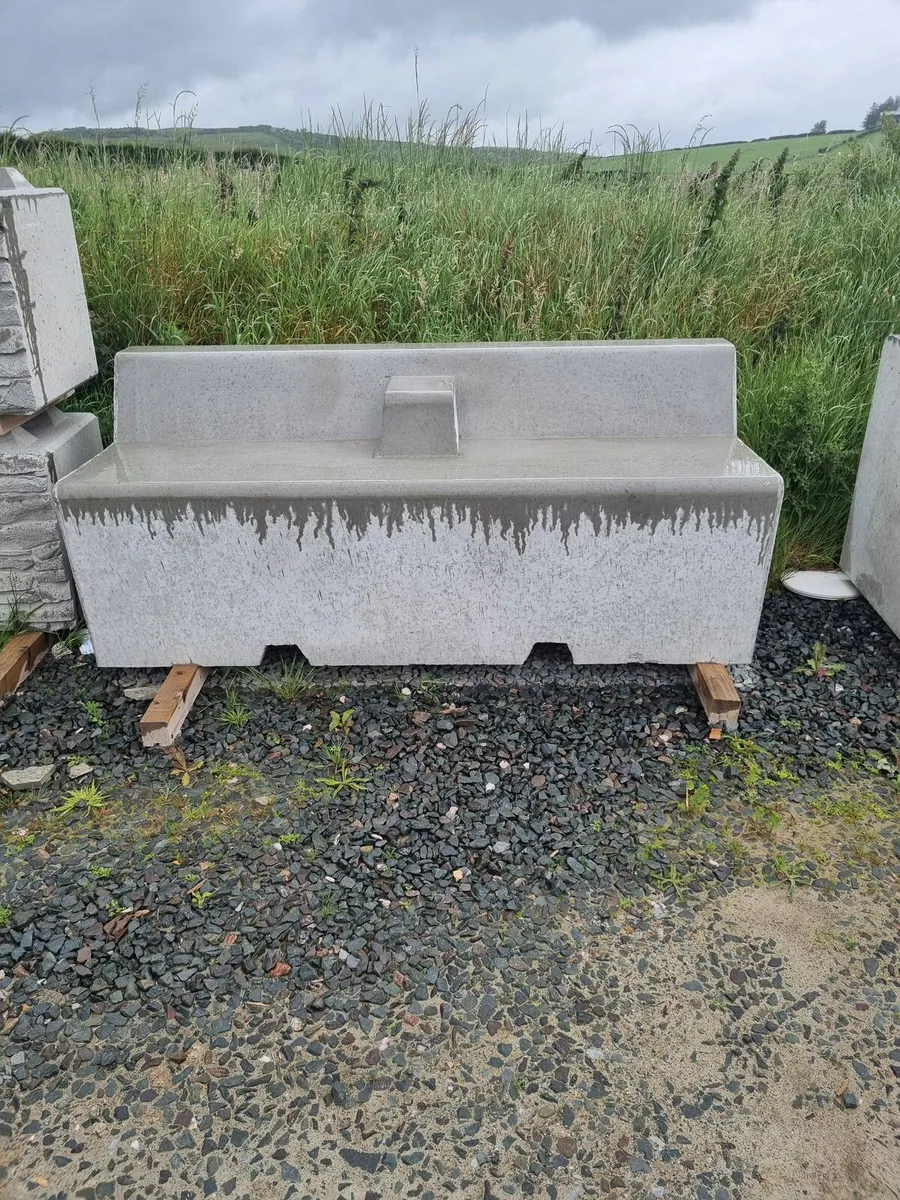 Concrete bench - Image 1