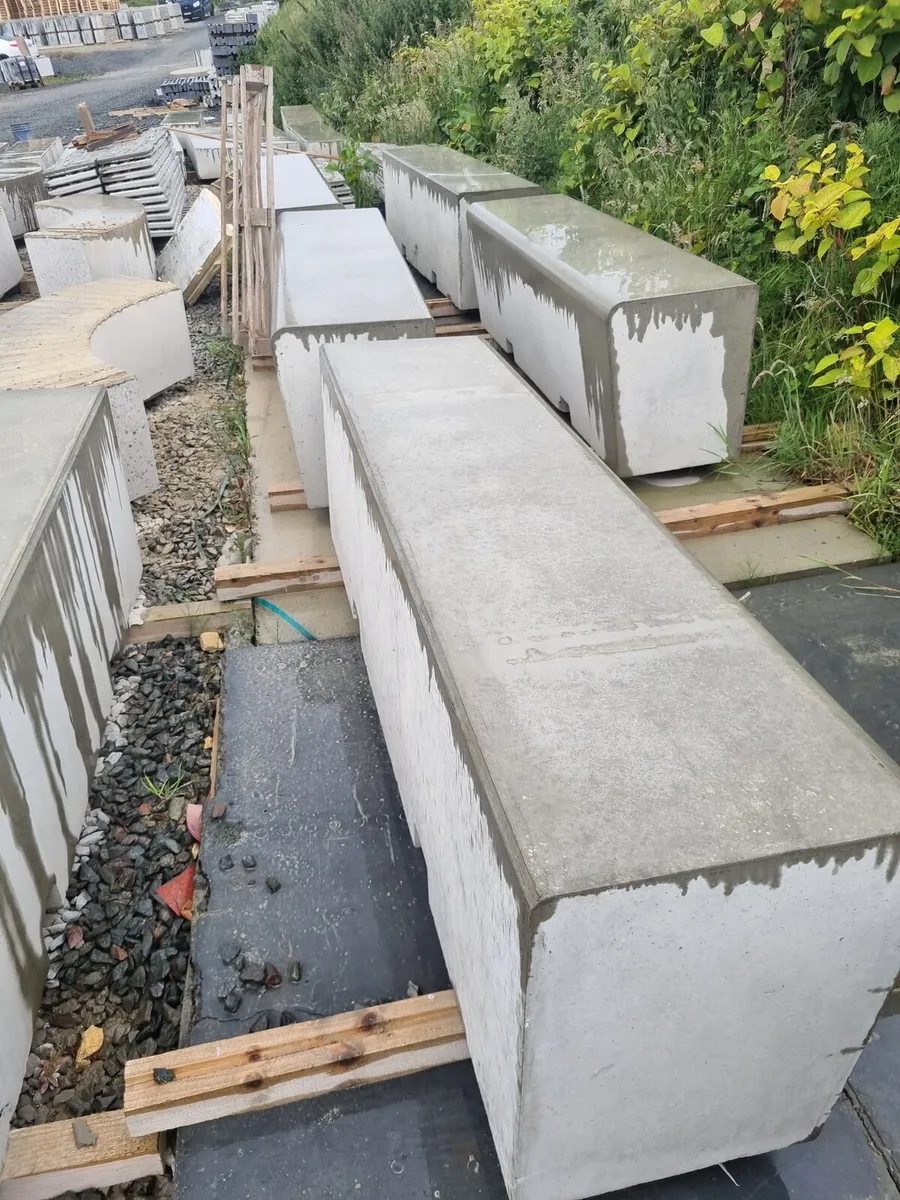 Concrete benches - Image 2