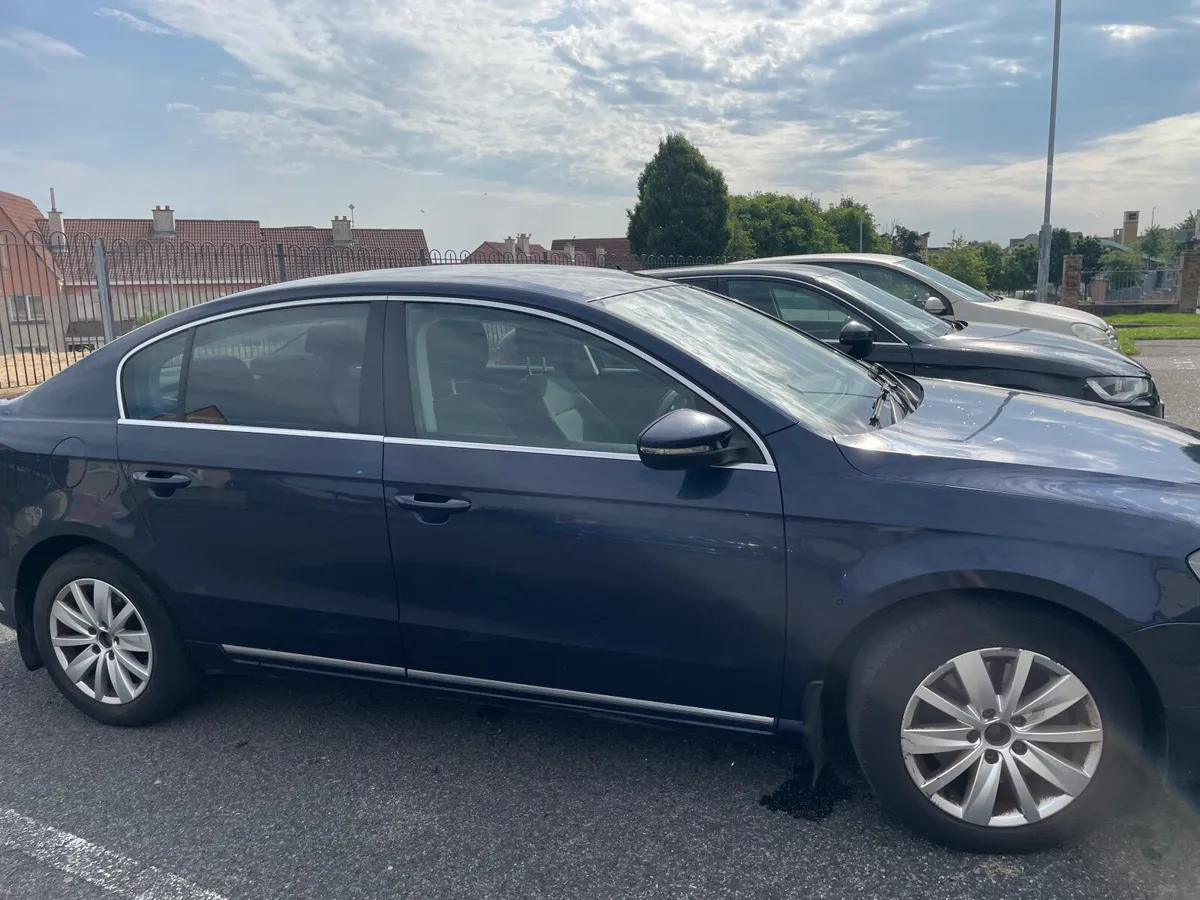 Volkswagen Passat 2012 - Image 1
