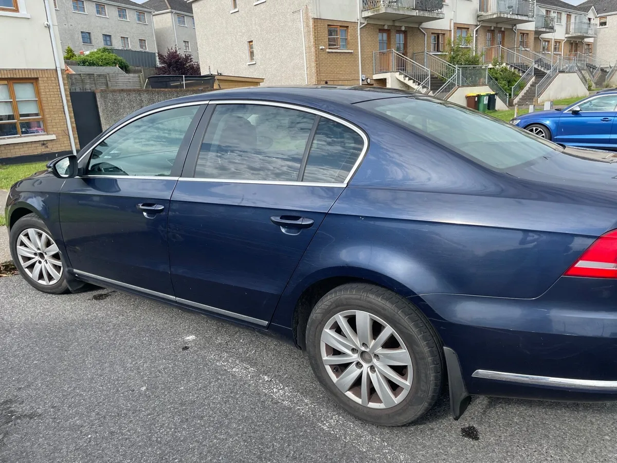Volkswagen Passat 2012 - Image 2
