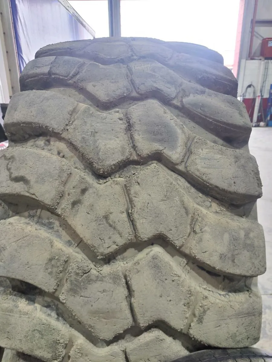 29.5R 25 EARTH MOVER TYRE - Image 1