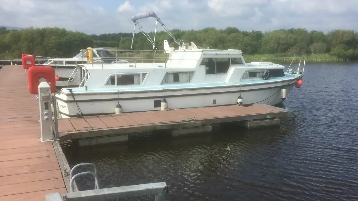 37 foot Aquafibre sedan Boat with fly bridge - Image 1