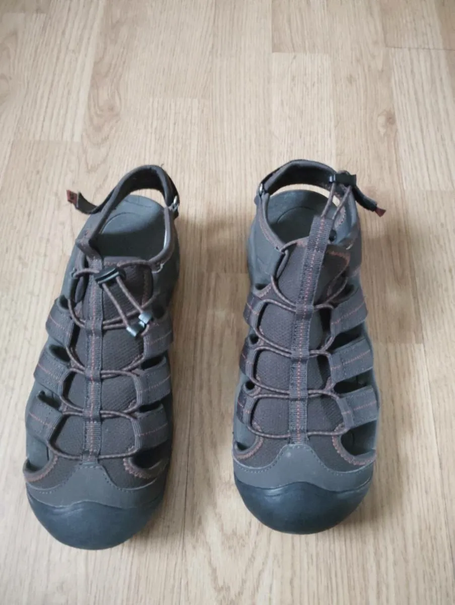 Trespass mens sandals UK size 8 - Image 1