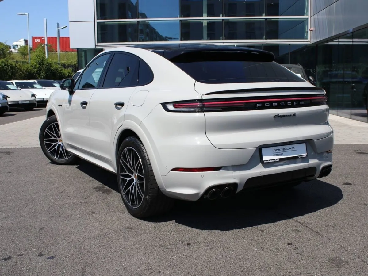 Porsche Cayenne S E-hybrid Coupe (new) - Image 3